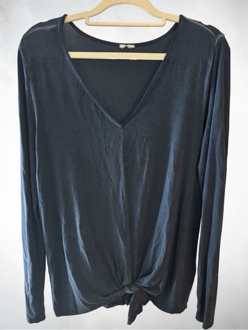 Women's Long-Sleeve V-Neck Knot Front Top - Navy